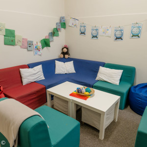 Foto: JaS Redwitz Grundschule: JaS-Raum mit Sofas.