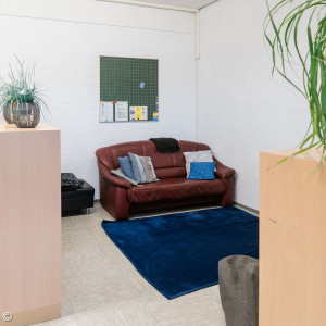Foto: OGS Redwitz: Gruppenraum mit Leseecke mit Sofas