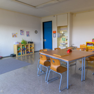 Foto: Redwitz: Gruppenraum mit Tisch und Spielen
